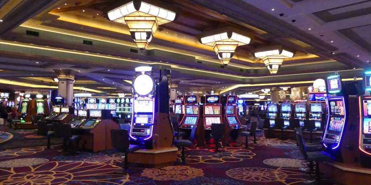 How to Behave in a Casino: Dos and Don'ts